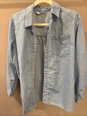 LC Lauren Conrad Chambray Denim Button Down Shirt Light Wash Size Medium